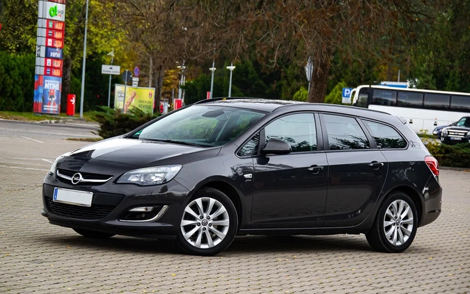 Opel Astra cena 26900 przebieg: 210000, rok produkcji 2013 z Nisko małe 562